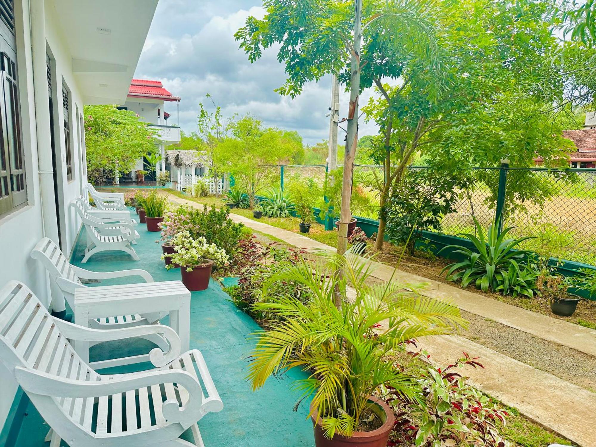 New Peacock Resort Dambulla Exterior foto